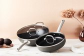 ISENVI Murray Combideal - Hapjespan en wokpan - RVS grepen - Antraciet - Keramisch - 100% PFAS, PTFE en PFOA vrij - 100% duurzaam - Unieke Antiaanbaklaag - Non-stick bodem - Vaatwasbestendig - Geschikt voor alle warmtebronnen inclusief inductie