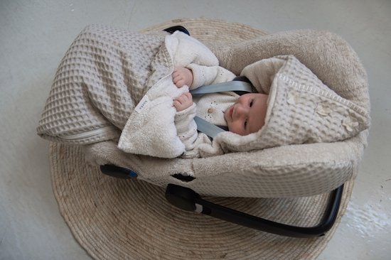 Koeka Maxi Cosi voetenzak Oslo - wafelstof met teddy - zand van Koeka — afbeelding 3