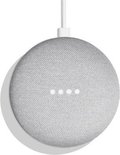 Chalk (lichtgrijze) Google Nest Mini met vier witte LED-lampjes.