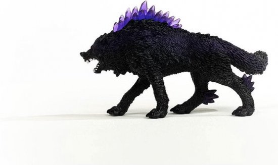 Zwarte wolf met paarse kristallen op rug en staart, rode ogen en open bek.