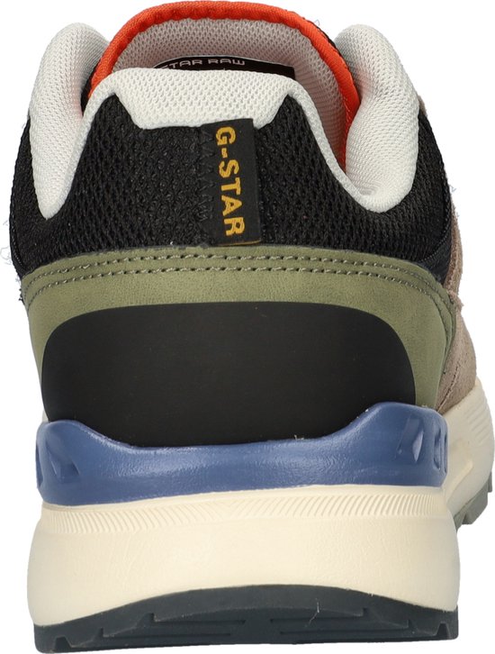 Achteraanzicht van de sneaker met G-Star branding op de zwarte hielkap en blauwe zoolrand.