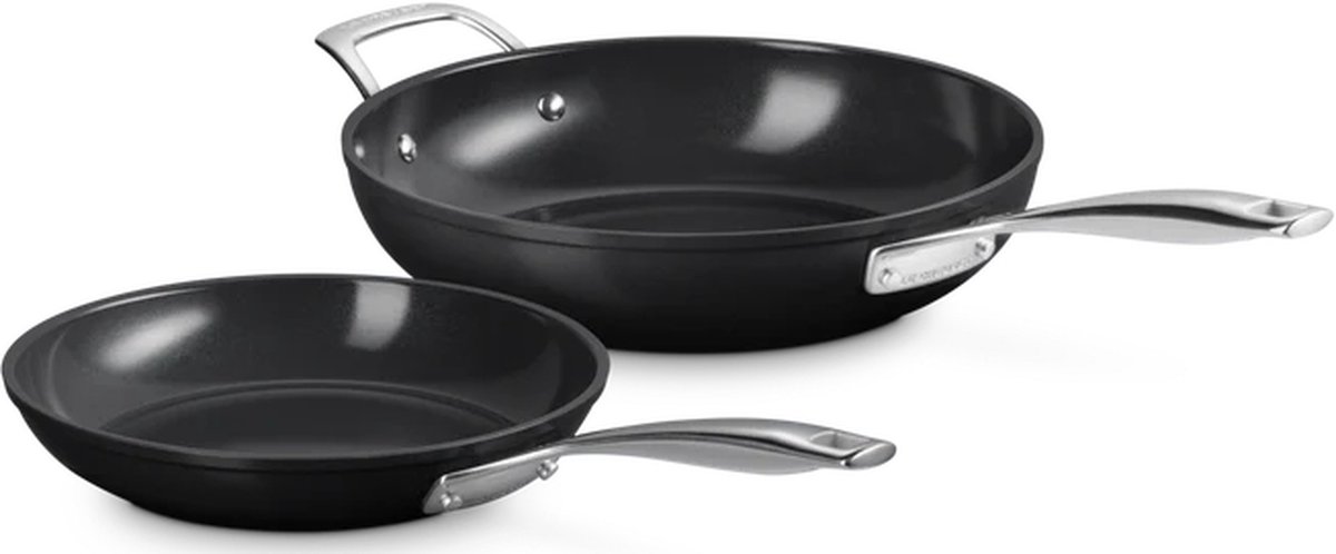 Le Creuset Pannenset Essential Non-Stick Ceramic - Koekenpan Ø 24 cm en Sauteuse Ø 28 cm - Keramische Antiaanbaklaag - Geschikt voor Alle Warmtebronnen, Inclusief Inductie 