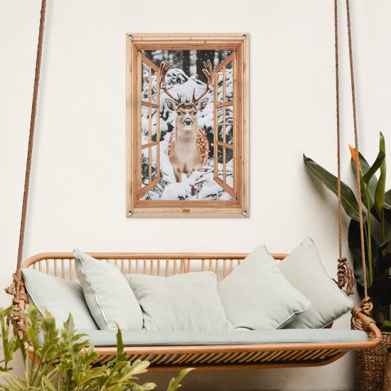 Tuinposter 60x90 cm - Tuindecoratie Doorkijk - Hert - Sneeuw - Winter - Bos - Dieren - Poster voor in de tuin - Buiten decoratie - Schutting tuinschilderij - Tuindoek muurdecoratie - Wanddecoratie balkondoek