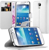 Cadorabo Hoesje geschikt voor Samsung Galaxy S4 MINI in ARCTISCH WIT - Beschermhoes met magnetische sluiting, standfunctie en kaartvakje Book Case Cover Etui