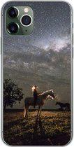 Geschikt voor iPhone 11 Pro hoesje - Paard - Vrouw - Sterrenhemel - Siliconen Telefoonhoesje