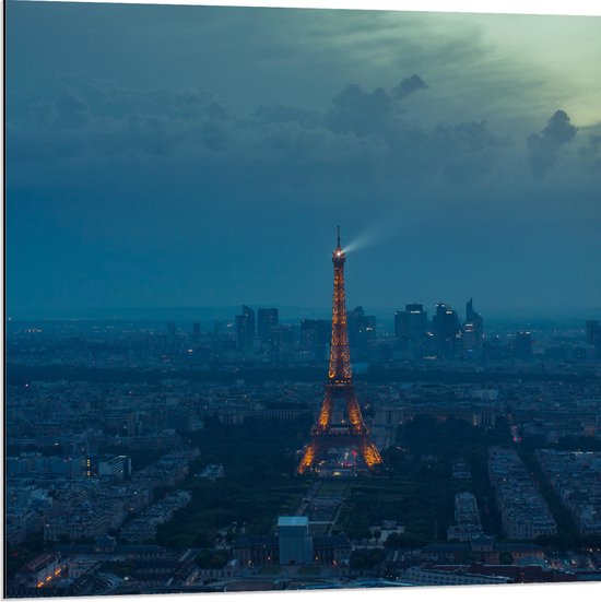 WallClassics - Dibond - De Stad Parijs en de Eiffeltoren in de Nacht - 80x80 cm Foto op Aluminium (Met Ophangsysteem)
