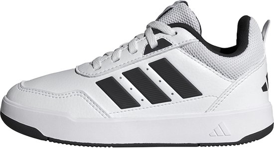 Zijaanzicht van witte sneaker met zwarte Adidas strepen.