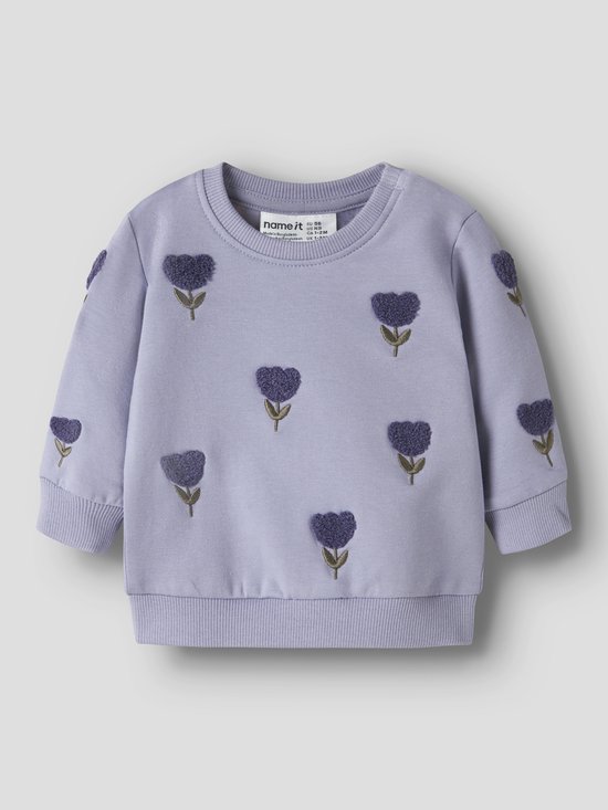 Lichtpaarse sweater met hartvormige bloemmotieven en geribbelde boorden, label vermeldt maat EU 56.