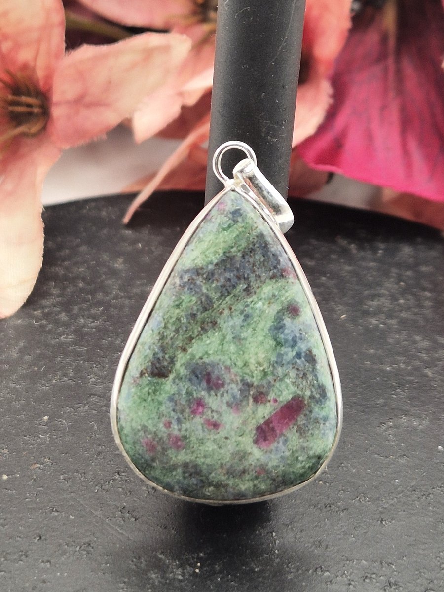 Edelsteen Robijn in Fuchsiet hanger ingezet in 925 Sterling zilver