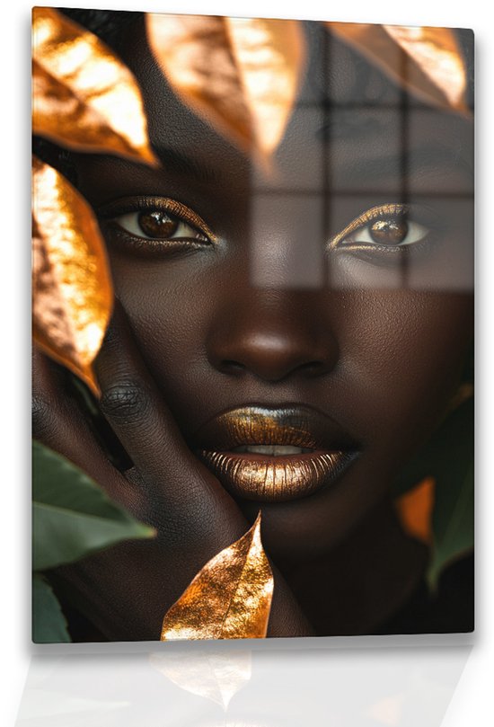Gouden bladeren omringen het portret van een vrouw met gouden make-up op plexiglas.