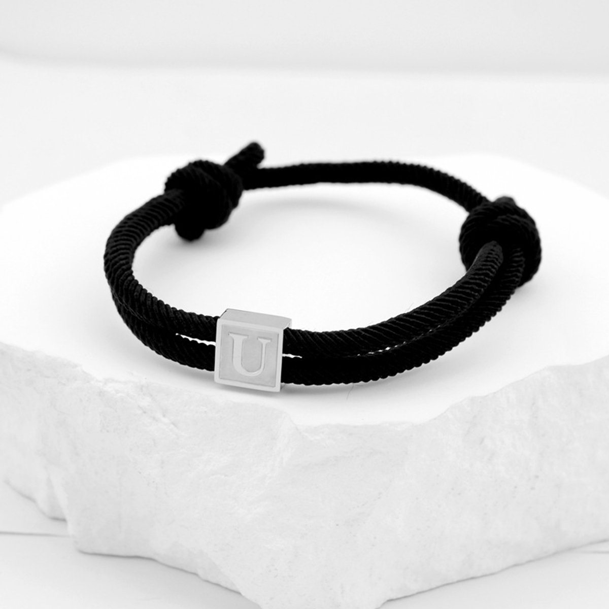 Handgeweven armband met hanger van roestvrij staal, letterarmband, zwarte gevlochten armband, verstelbaar, letter U