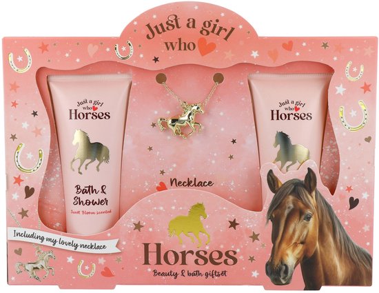 Roze geschenkset met paarden thema, bevat twee tubes douchegel en bodylotion en een gouden paardenhanger.