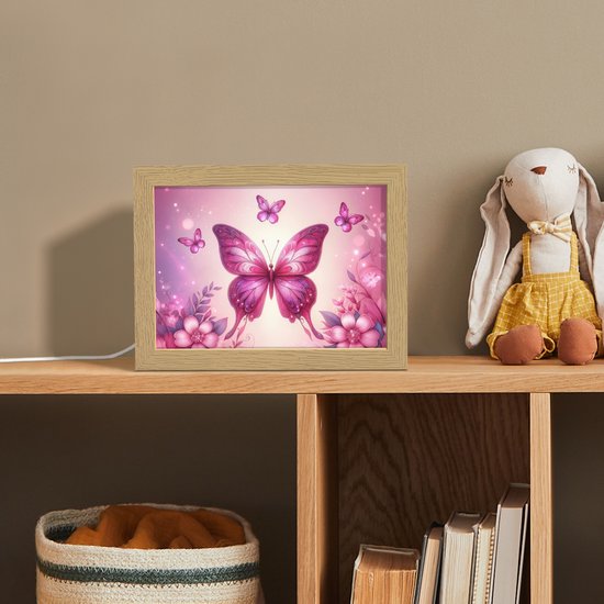 Nachtlampje 20x15 cm - Kinder lampje - Vlinder - Roze - Bloemen - Tafellamp kinderkamer - Slaapkamer lamp - Bedlamp kinderen - Kinderlampje stopcontact - Wandlamp babykamer - Nachtlampjes van Merkloos — afbeelding 3