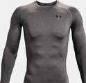 Heren sportshirt van Under Armour in Carbon Heather grijze melange. Langere mouwen en ronde hals.