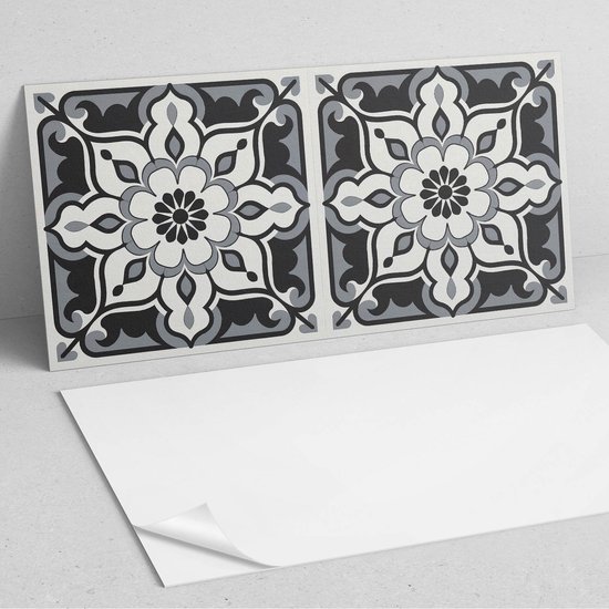 Fotobehang Fantasie - kleurrijke vlinder met vleugels in ornamenten op een zwarte achtergrond- Vlinders