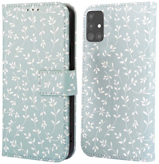 Étui de téléphone vert pâle avec un motif de brindilles blanches et un rabat à bouton-pression.