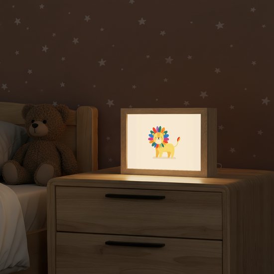 Nachtlampje 20x15 cm - Kinder lamp - Leeuw - Kleurrijke manen - Beige - Tafellamp kinderkamer - Slaapkamer lamp - Bedlamp kinderen - Kinderlampje stopcontact - Wandlamp babykamer - Nachtlampjes van Merkloos — afbeelding 2
