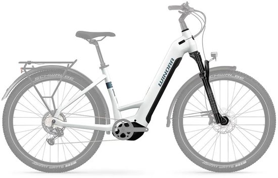 Wit Winora e-bike frame met zwarte voorvork en SU-R-badge. Zilveren velgen met Schwalbe banden.