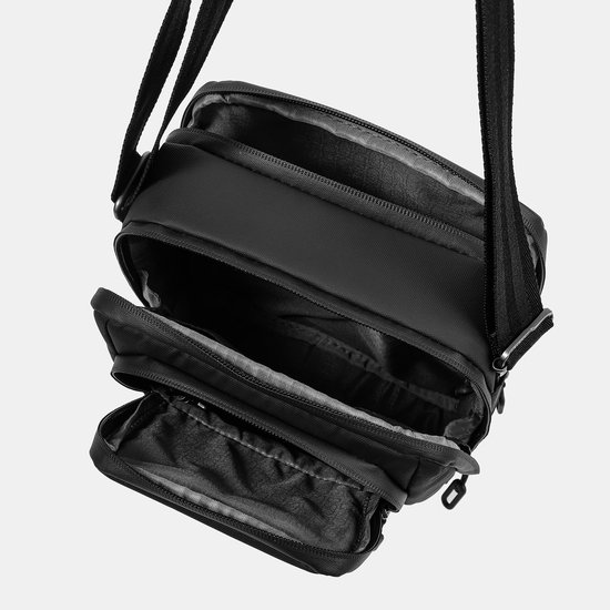 Hedgren RELAX M P sac bandoulière vertical avec protection RFID – Version M – Tissu recyclé déperlant - Noir