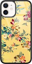 iPhone 12 mini hoesje glass - Bloemen geel flowers | Apple iPhone 12 Mini case | Hardcase backcover zwart