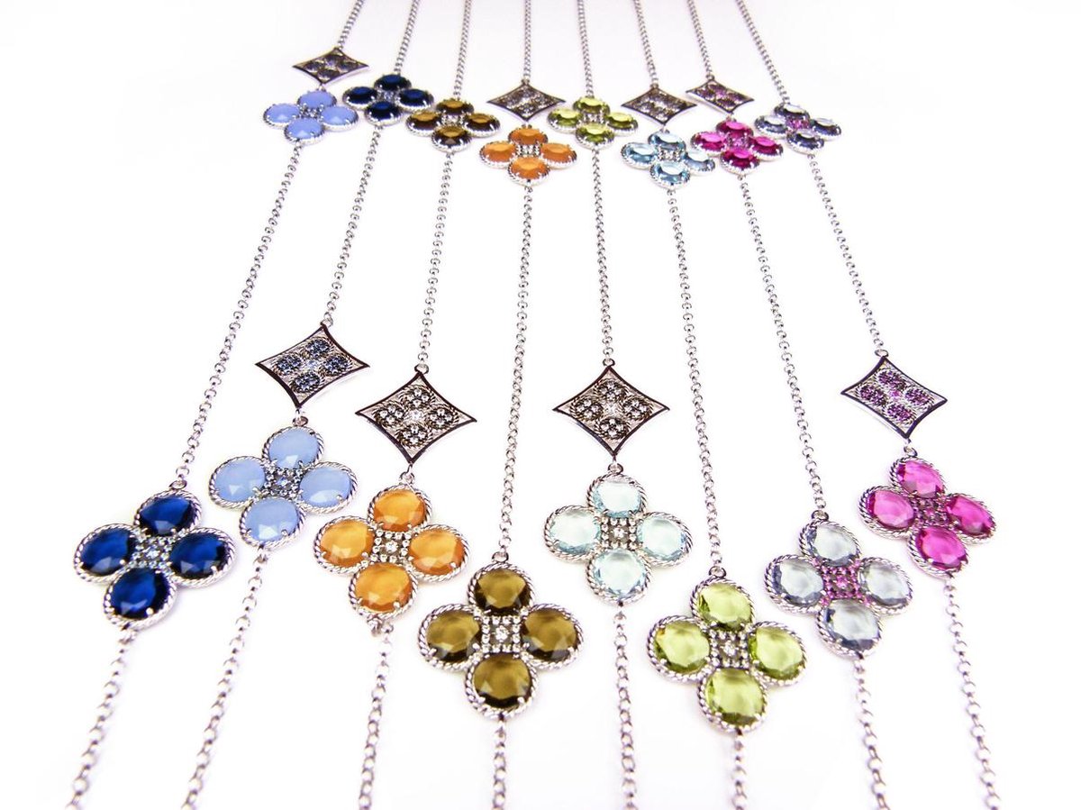 Lange zilveren collier halsketting Model Sugary Sweetness gezet met grijze en roze stenen