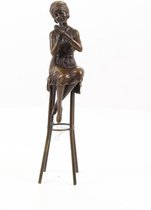 Bronzen beeld Meisje op stoel - Bronzen beeldje - Make up - 27 cm hoog