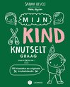 Boekomslag met speelse illustraties. Centraal staat de titel "Mijn kind knutselt graag!" met een kind dat knutselspullen vasthoudt.