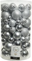 100x Zilveren kerstballen 4-5-6-7-8 cm - Glans en glitter - Mix - Onbreekbare plastic kerstballen - Kerstboomversiering zilver