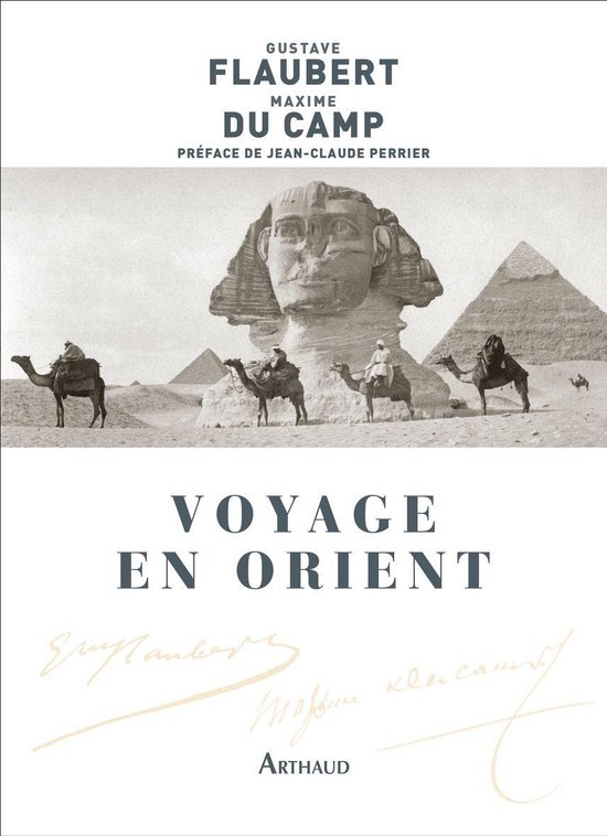 Livre 'Voyage en Orient' avec une photo du Sphinx et des pyramides avec des chameaux.