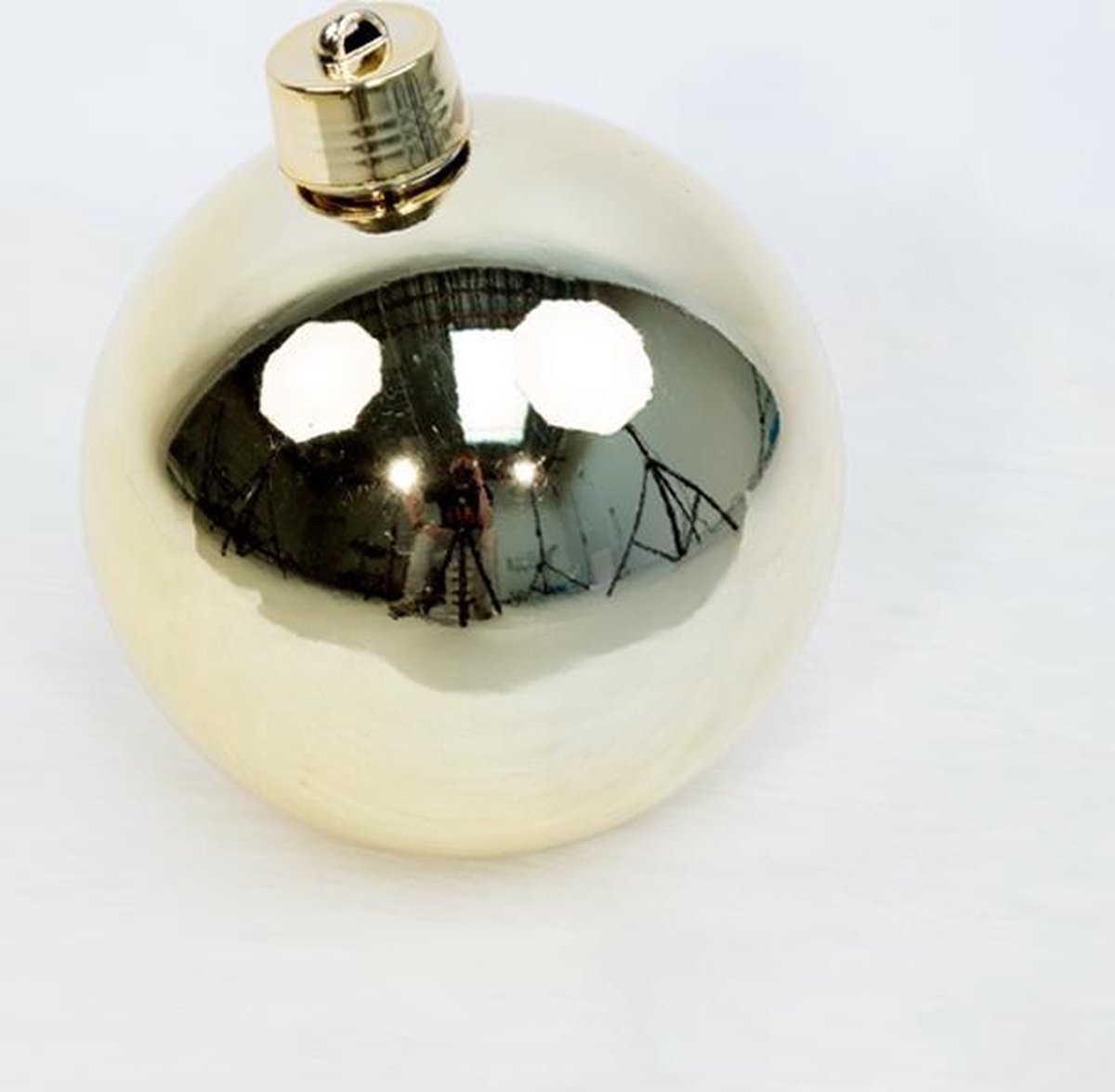 1 Onbreekbare kerstbal in koker diameter 20 cm champagne glanzend