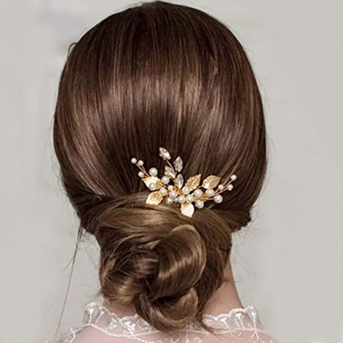 Elegante Gouden Bruidshaaraccessoire met Kristallen en Parelbloemen