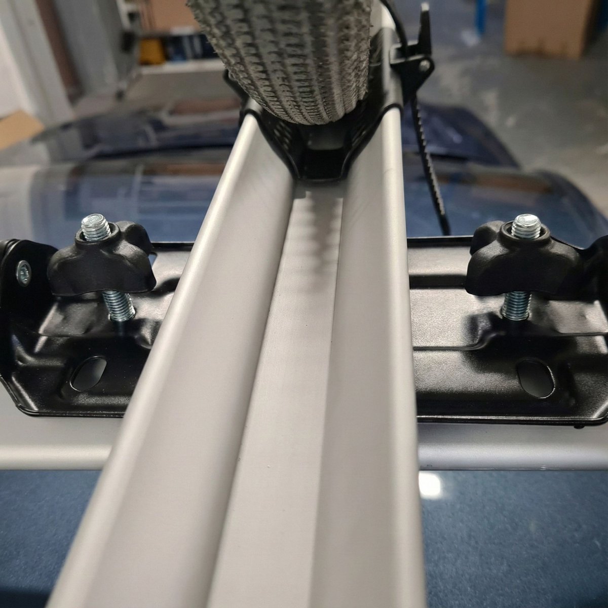 Dakdrager fietsendrager HAKR SPEED ALU aluminium zilver + slot – foto 6