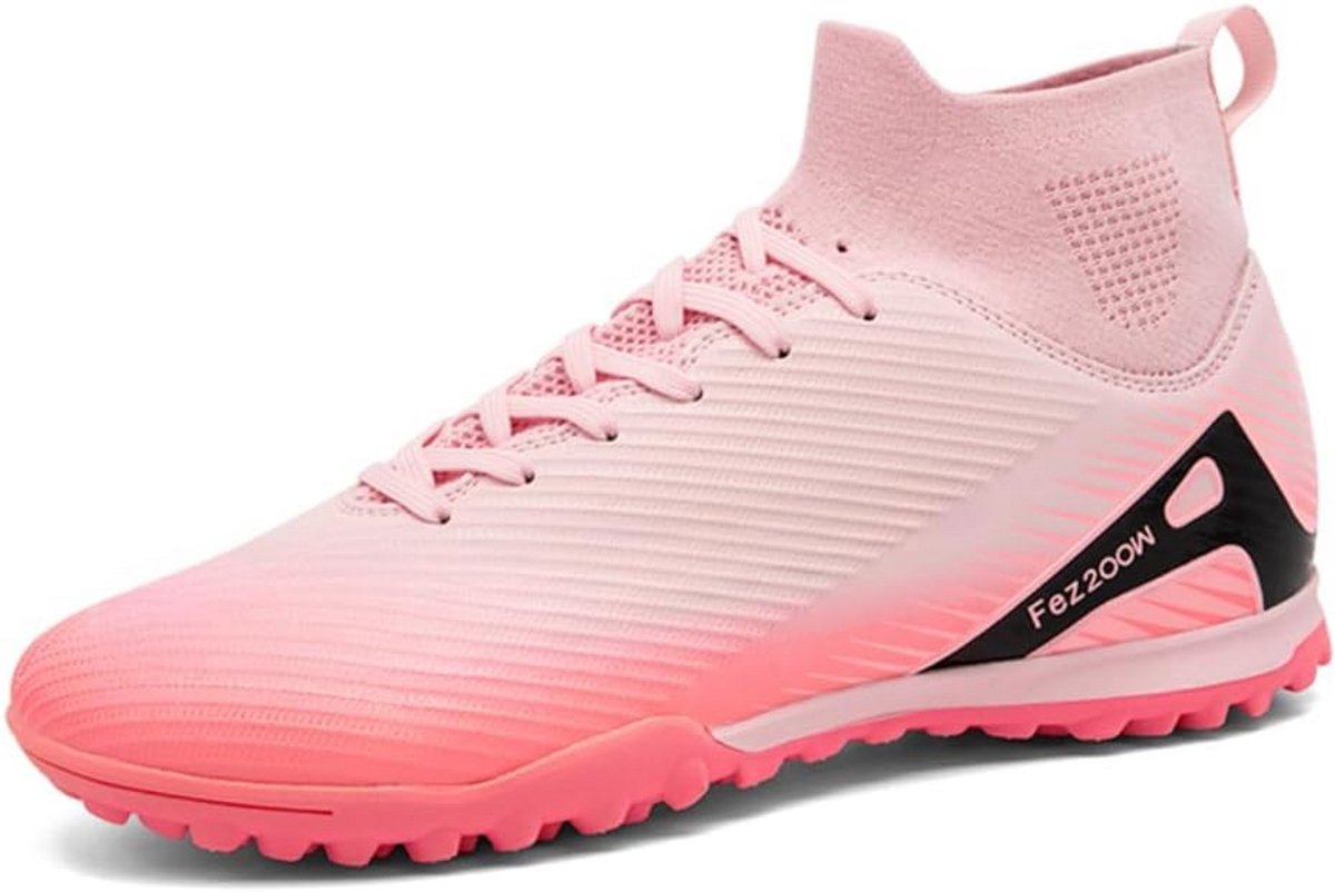 Hoogmodel voetbalschoenen in roze met stevige veters, ontworpen voor training en wedstrijden op verschillende ondergronden.