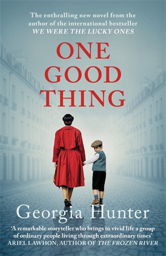 Boekcover met de titel 'ONE GOOD THING' in rode letters, een vrouw in rode jas en een jongen in pet en vest lopen weg in een straat met gebouwen.