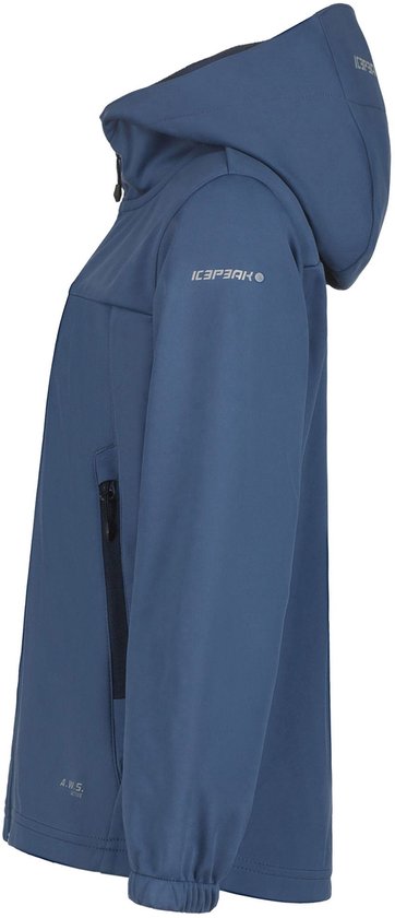 Zijaanzicht van een donkerblauwe jas met capuchon, ritssluiting en zakken.