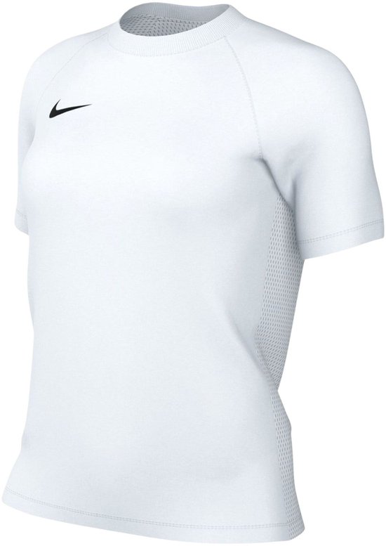 Witte Nike sportshirt met korte mouwen en zwart Nike logo op de borst. Meshpanelen aan de zijkant.