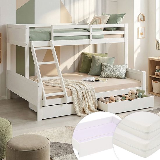 Wit stapelbed met onderschuifbed, met groene kussens en speelgoed in de lade. Inset toont matras.