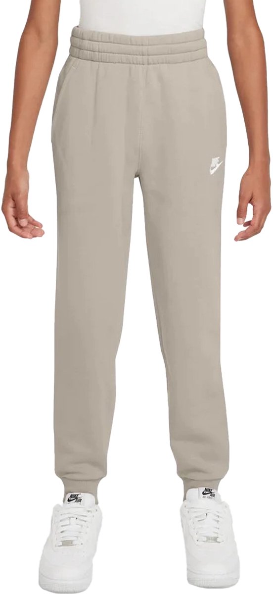 Nike sportswear club fleece broek in de kleur ecru. Creme