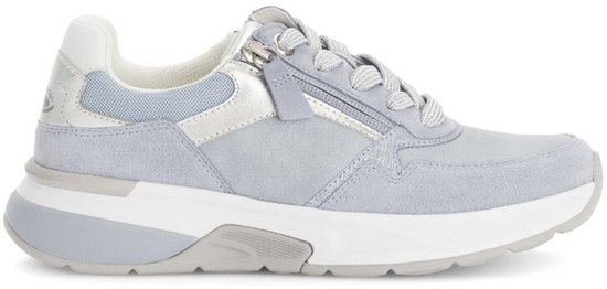 Lichtblauwe Gabor sneaker met zilvere details, witte zool en ritssluiting.