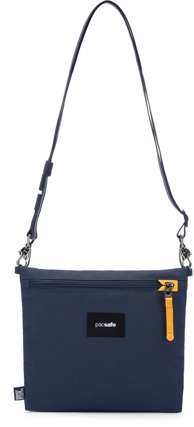 Donkerblauwe schoudertas met ritssluiting, geel ritslipje en Pacsafe logo.