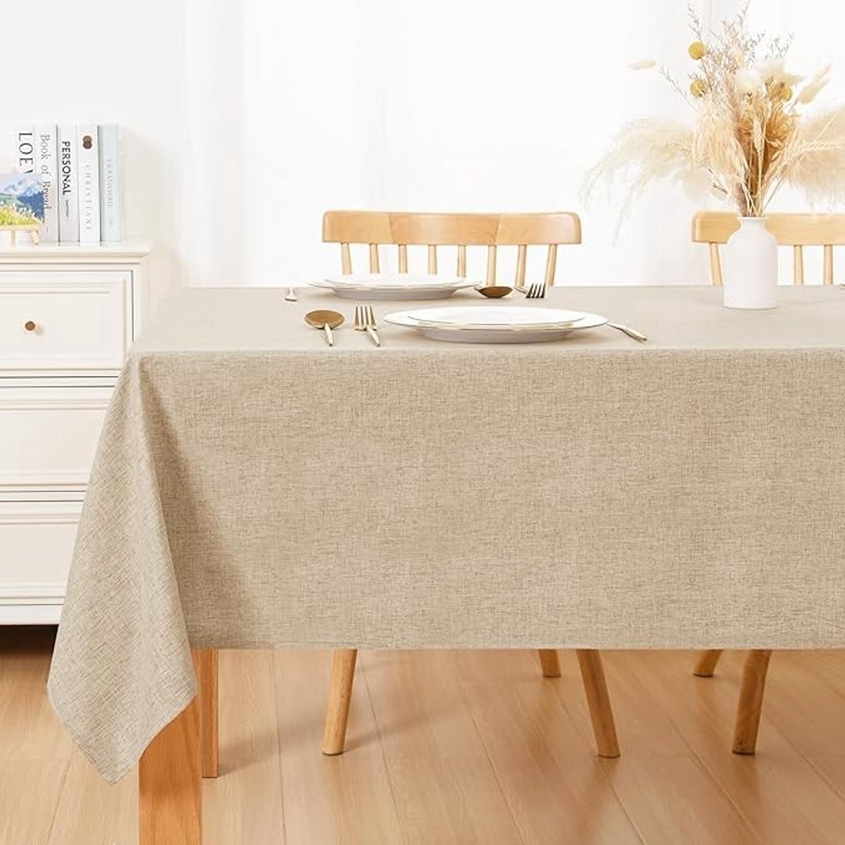 Beige tafelkleed met linnenlook, waterafstotend en afwasbaar voor binnen en buiten