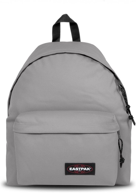 Grijze Eastpak rugzak met ritssluiting en voorvak. Eastpak logo op voorvak.