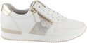 Zijaanzicht van een witte Gabor sneaker met veters en gouden accenten.