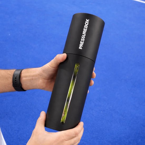 Pressurebox Pro Padel - Automatische Ballen Drukregelaar - Geschikt voor Padel- en Tennisballen - 3 Ballen - USB-C Oplaadbaar - 4 Weken Batterijduur - Milieuvriendelijk Pressurebox Pro Padel - Automatische Ballen Drukregelaar - Geschikt voor Padel- en Tennisballen - 3 Ballen - USB-C Oplaadbaar - 4 Weken Batterijduur - Milieuvriendelijk