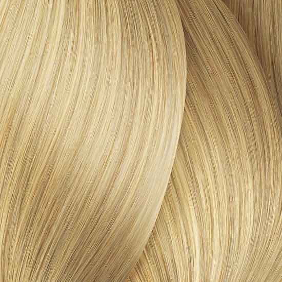 Glad, lichtblond haar met highlights.