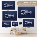 Een collage van verschillende formaten Delftsblauwe kreeft op donkerblauwe achtergrond, met afmetingen zoals 140x90, 180x120, 100x150, 120x80, 90x60, 60x40, 30x20.