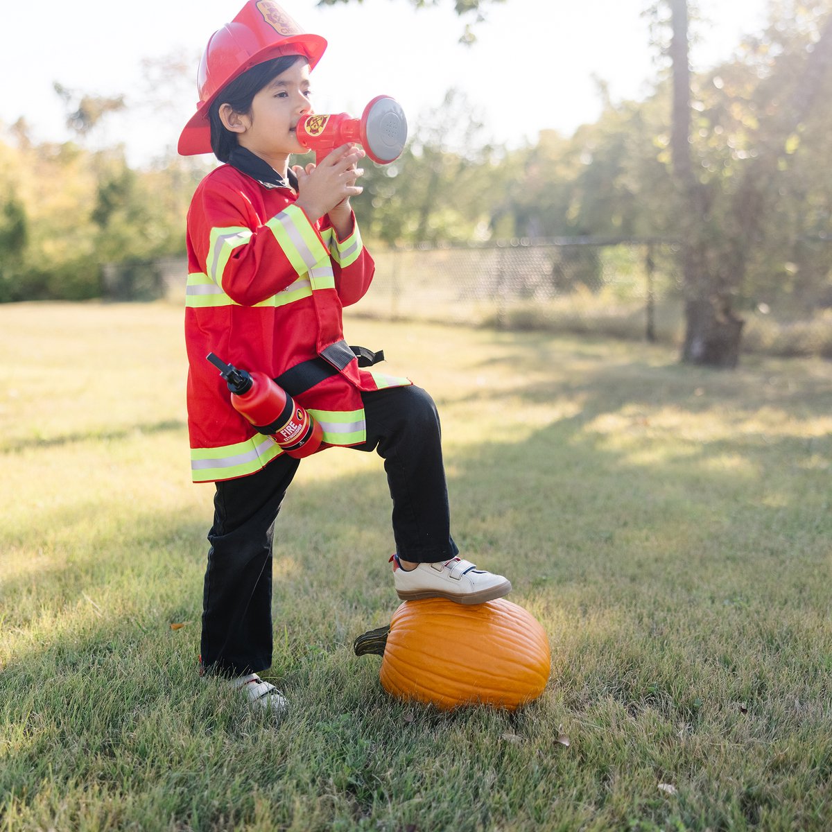Melissa & Doug – Verkleedset brandweer – Inclusief megafoon met geluid — afbeelding 2