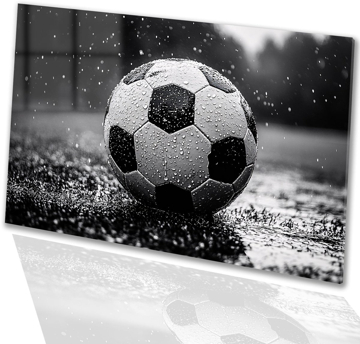Zwart-wit voetbal in regen - Voetbal glazen schilderij - Muurdecoratie glas sport - Hyperrealisme - Acrylglas schilderij - Kunst aan de muur - Glasschilderij 60x40 cm