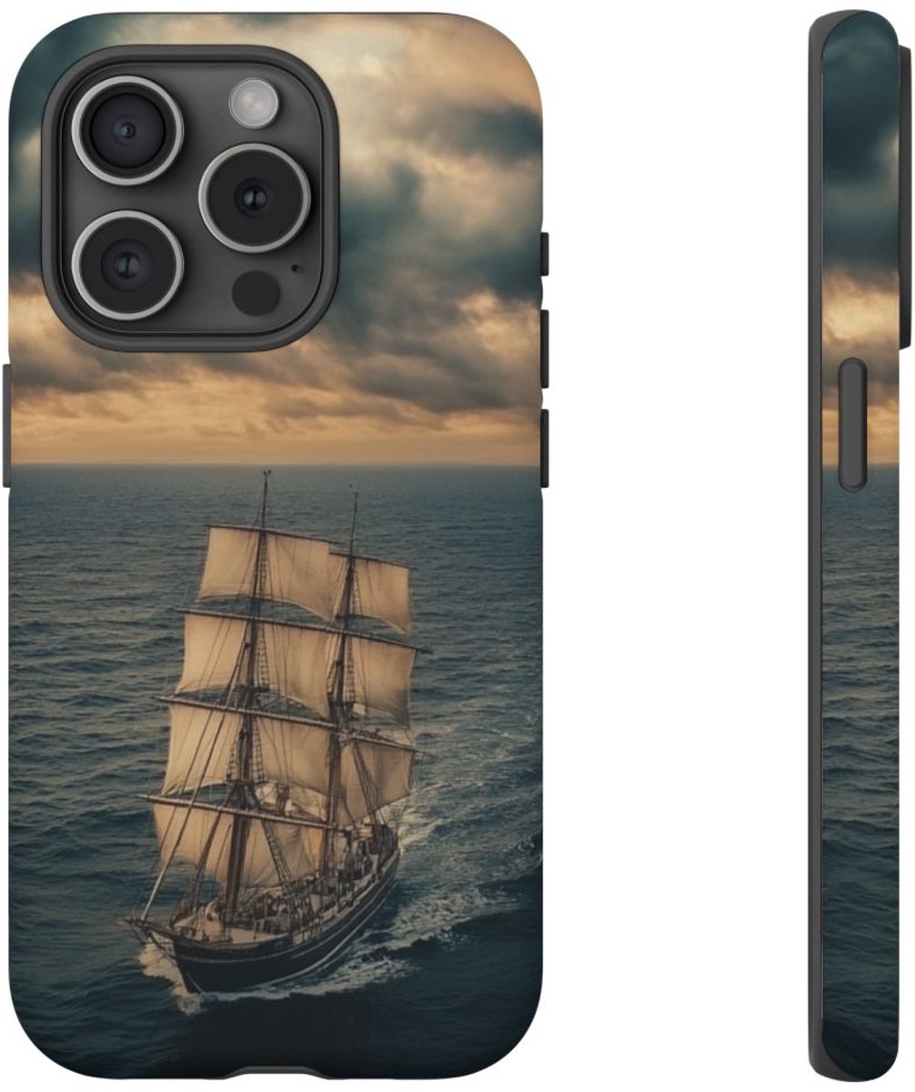 Zeilschip op Woeste Zee – Telefoonhoesje Geschikt voor iPhone 15 Pro