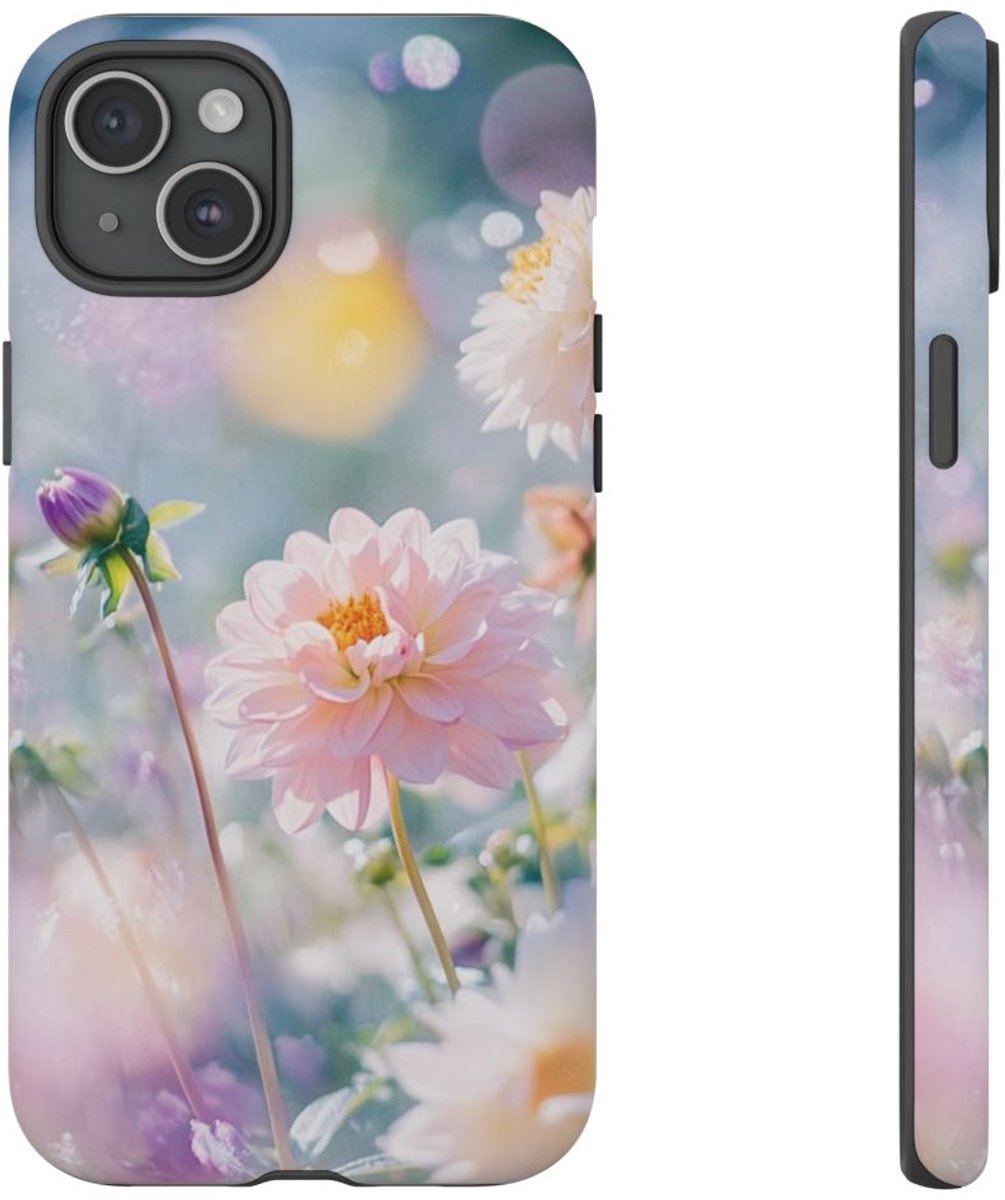 Dromerige Dalia's in Zachte Focus – Telefoonhoesje Geschikt voor iPhone 15 Plus